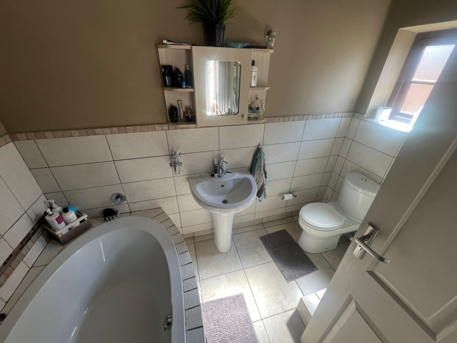 3 Bedroom Property for Sale in Waterval East North West